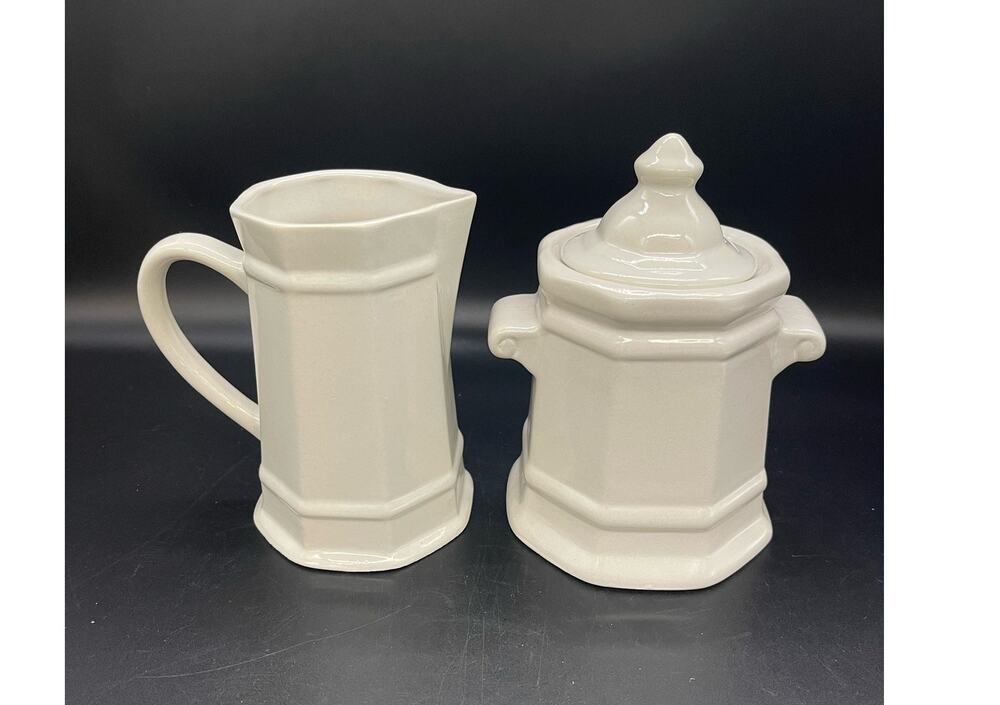 Pfaltzgraff Heritage White Cream & Sugar with Lid 2007 Farmhouse Style